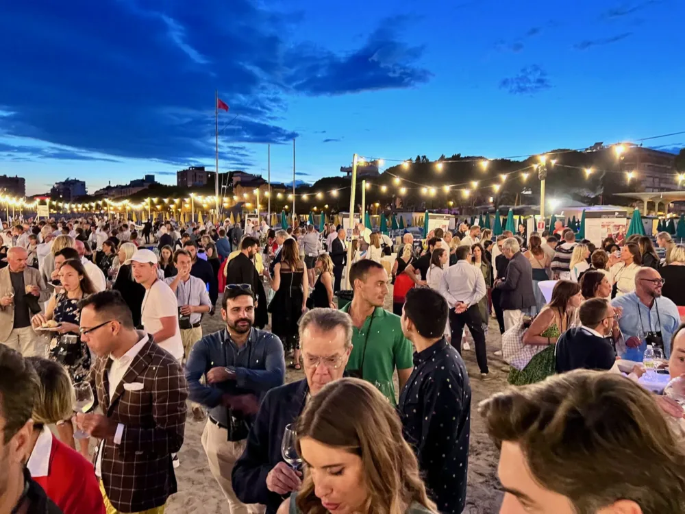 REPORTAGE: Cena spettacolo on the beach a Grado